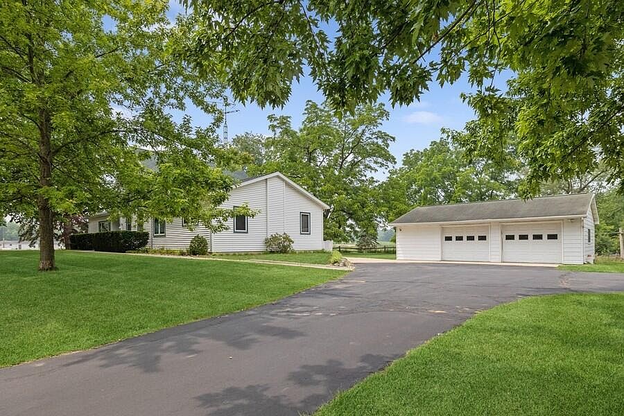 300 S Park Rd, Benton Harbor, MI 49022 | Zillow