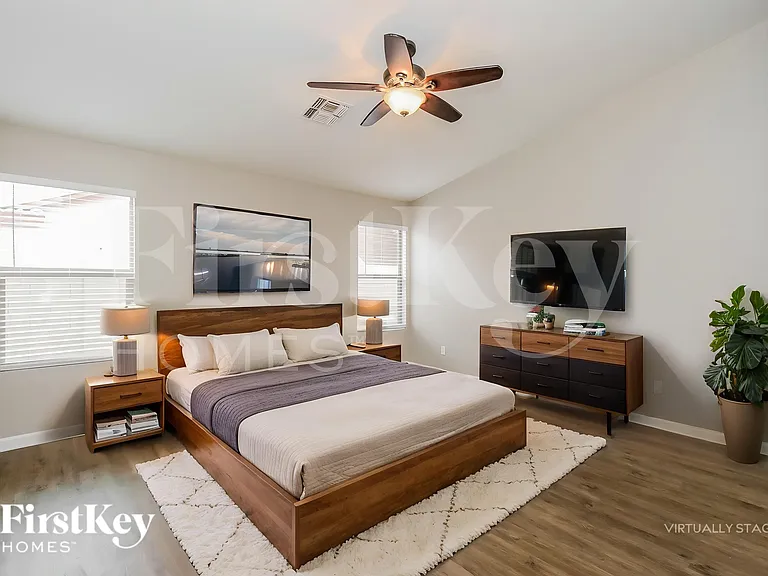 1610 E Desert Ln — Photo 11