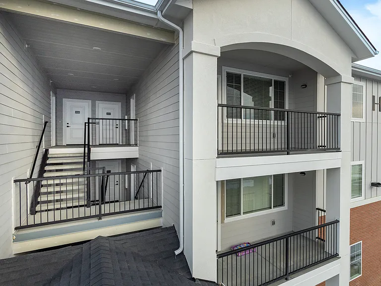 Olivia Apartments — Photo 33
