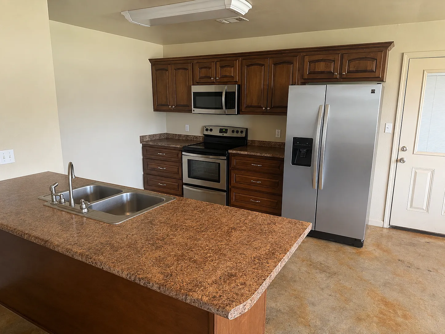 3 bed, 1296 sqft, $1,350 — Photo 3