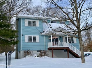 216 Sunrise Dr, Milford, PA 18337