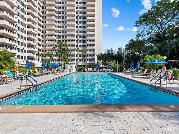 5th image of 3233 NE 34th Street #622