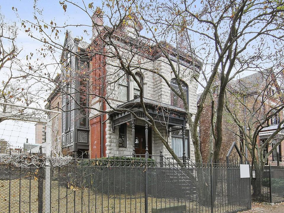 1st image of 1427 N Hoyne Ave #1427/1