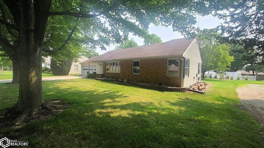 802 N 11th St, Oskaloosa, IA 52577 MLS 6309658 Zillow