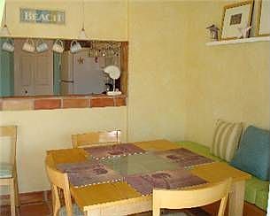 Dinning area with bar
