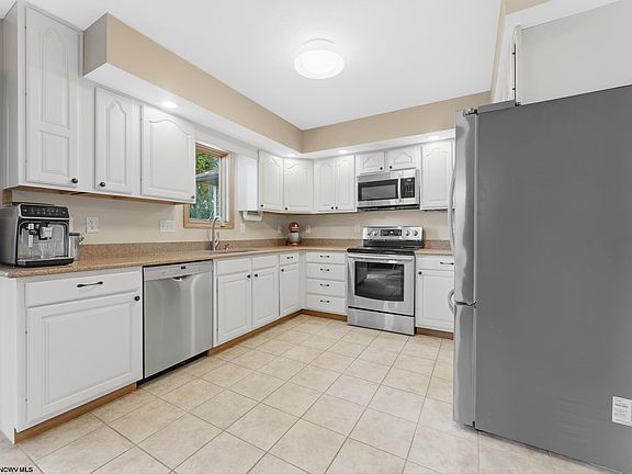 4th image of 1023 Ashton Dr