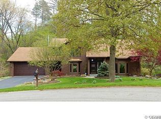16 Rustic Pnes, Pittsford, NY 14534
