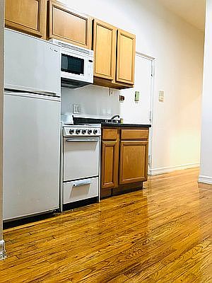 3rd image of 204 E 32nd St #1FW