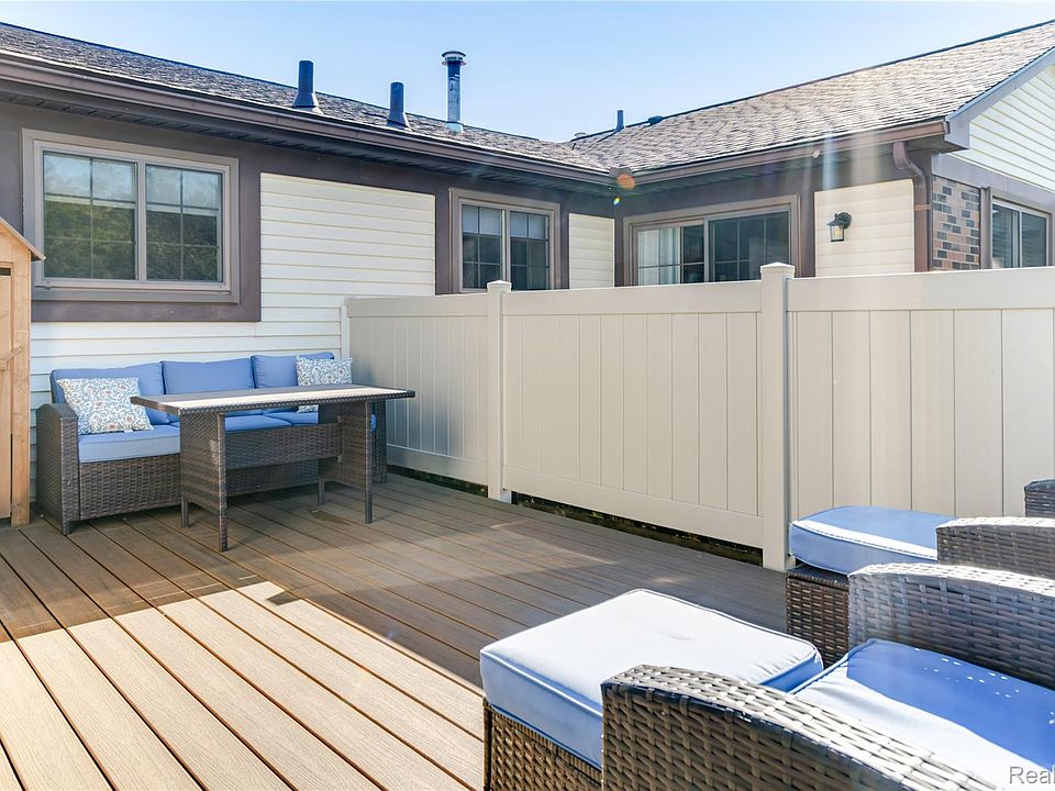 40120 Newport Dr #7, photo 5