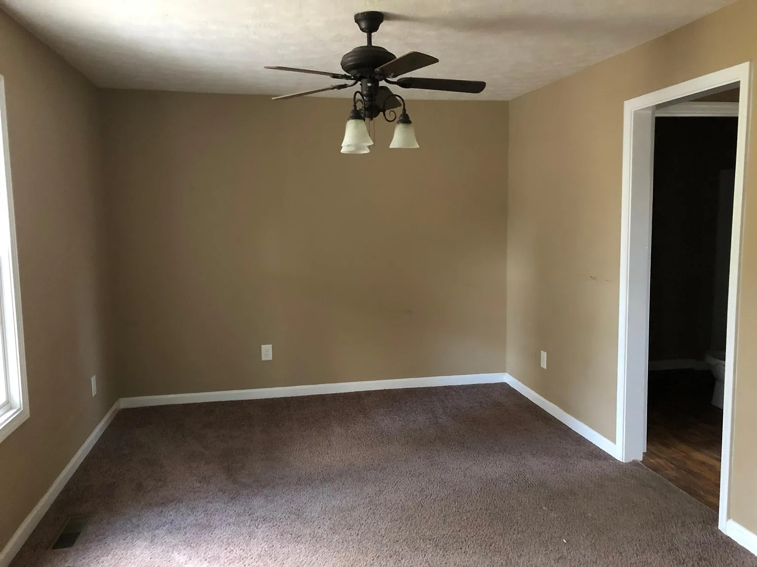 2213 Rose St — Photo 4