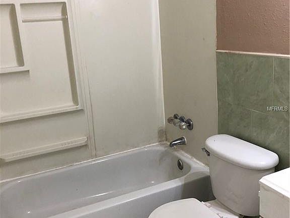 4th image of 10107 Alambra Ave