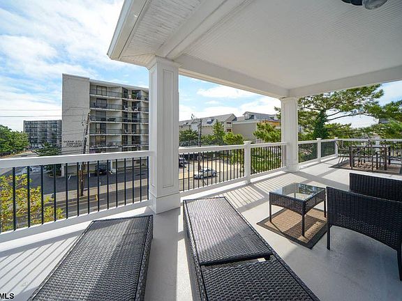 2nd image of 924C Ocean Ave #3