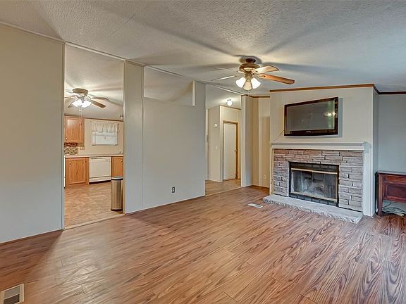 4th image of 7 McShore Dr