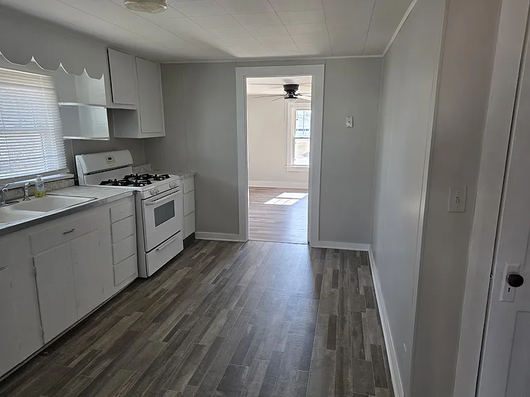 431 Roosevelt Ave — Photo 14