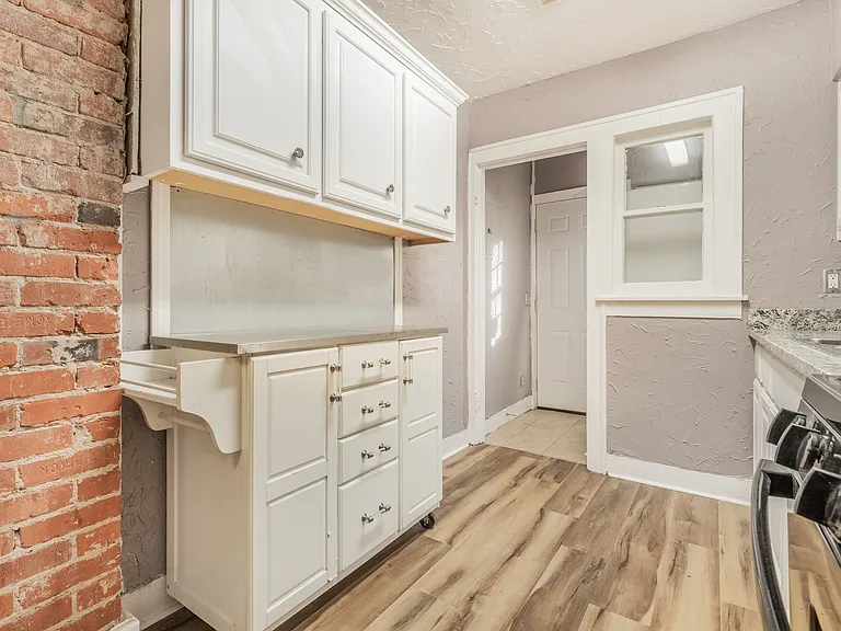 802 NW 31st St — Photo 12