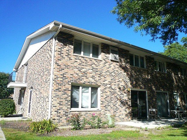 1st image of 1902 Rosewood Ct APT 5A