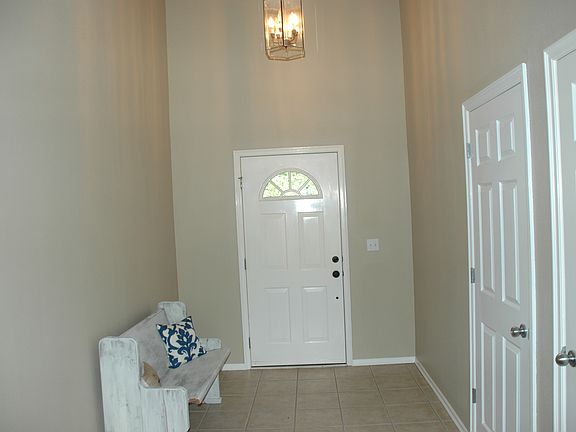 Open entry with tall ceiling