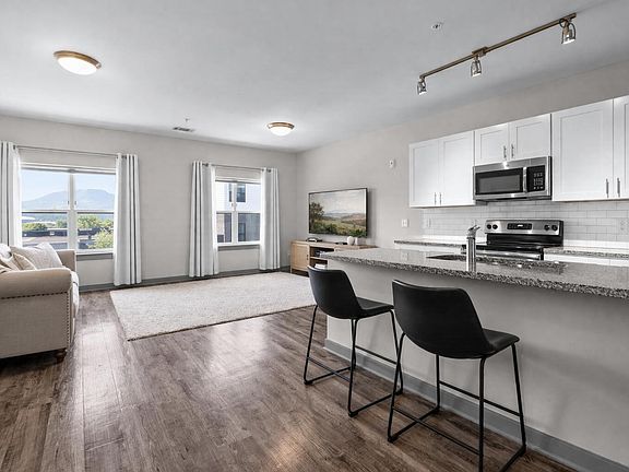 5th image of 782 Riverfront Pkwy Unit 322