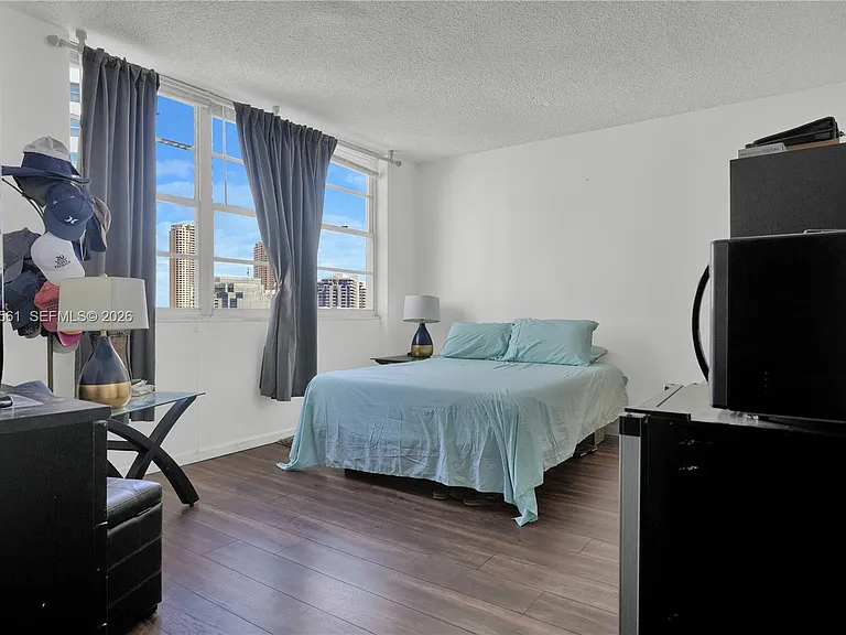 905 Brickell Bay Dr #1121 — Photo 8