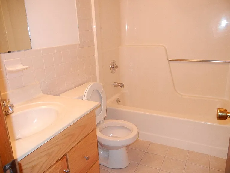 111 E 5th St #5 — Photo 5