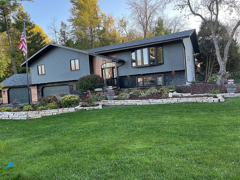1st image of 944 13th Ave SE