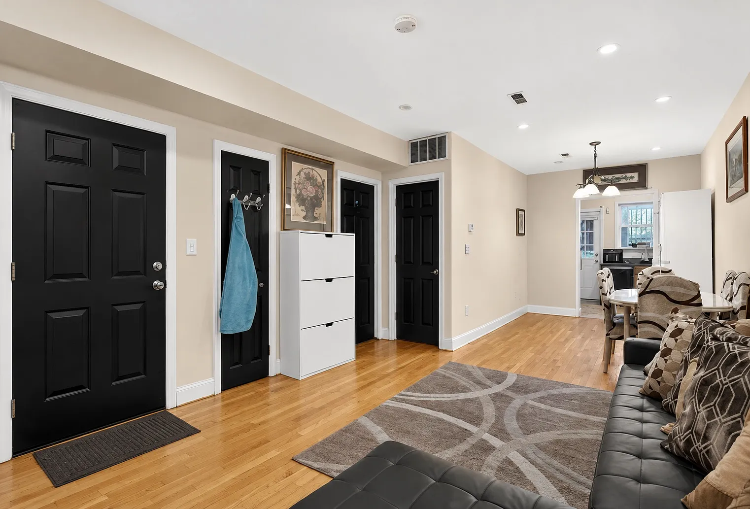 2 bed, 850 sqft, $2,600 — Photo 3