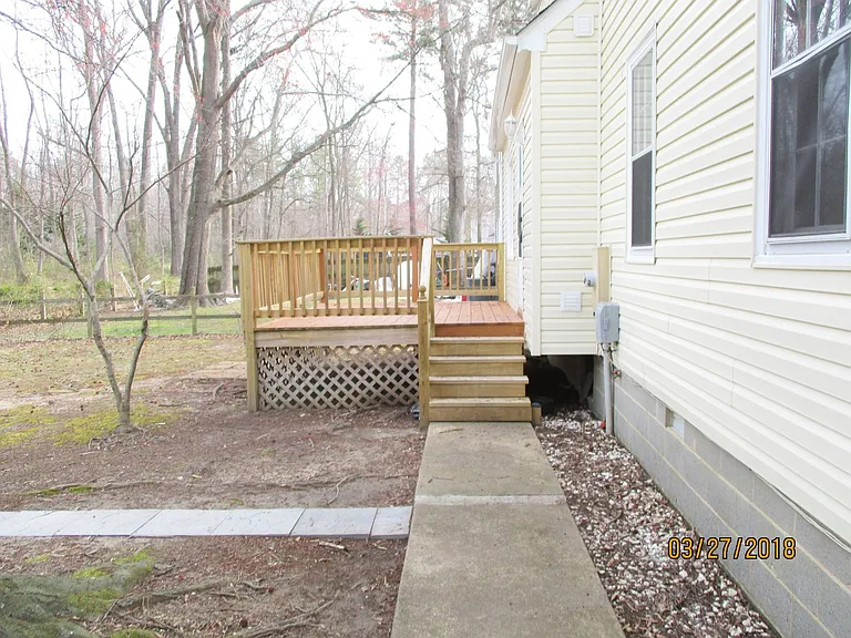 1912 Millsap Ln — Photo 3