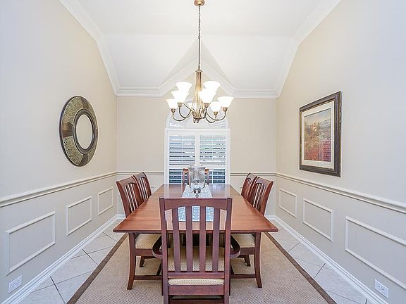 5th image of 22707 Abbutsford Ln