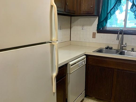 4th image of 13526 Lawler Ave APT 27