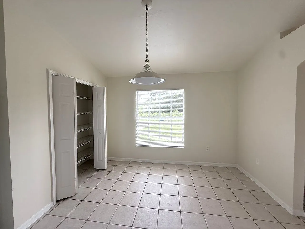 3 bed, 2.0 bath, 1854 sqft, $1,600 — Photo 3