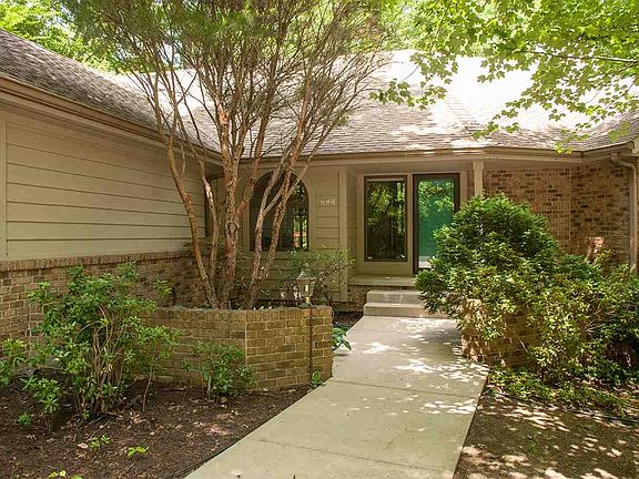 2nd image of 372 Pawnee Dr