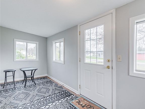 4th image of 3710 Woodlawn Dr