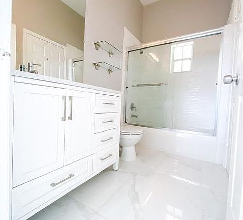 Reversible Master Bathroom