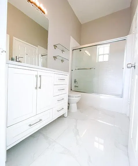 Reversible Master Bathroom