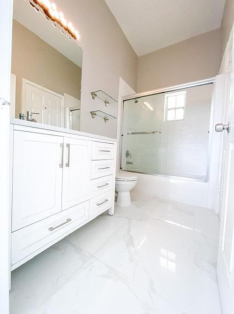 Reversible Master Bathroom