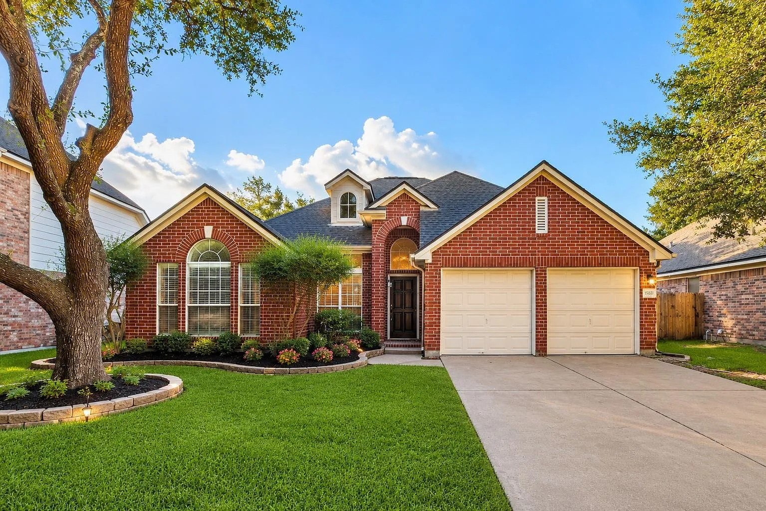 3 bed, 2.0 bath, 2034 sqft, $2,350 — Photo 1
