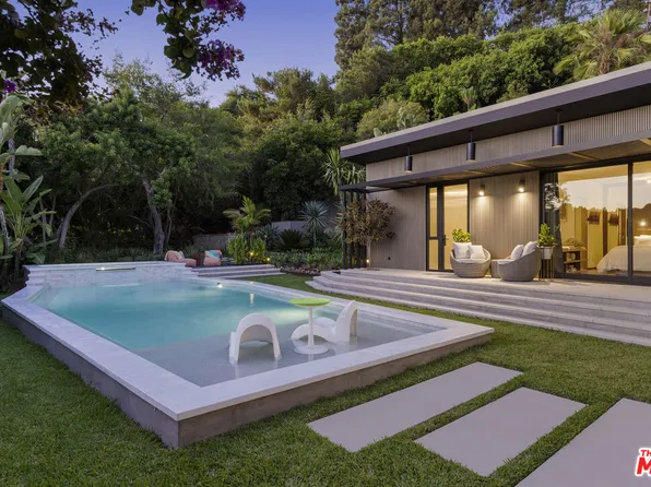 5637 Park Oak Pl, Los Angeles, CA 90068