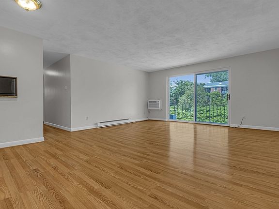 4th image of 96 Fountain Ln APT 11