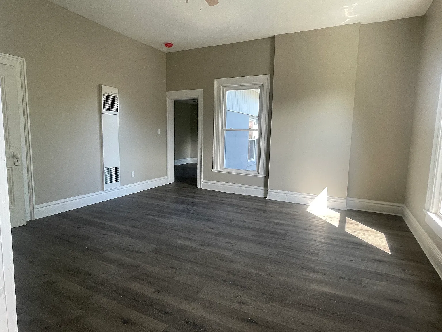 409 N Horsman St — Photo 2