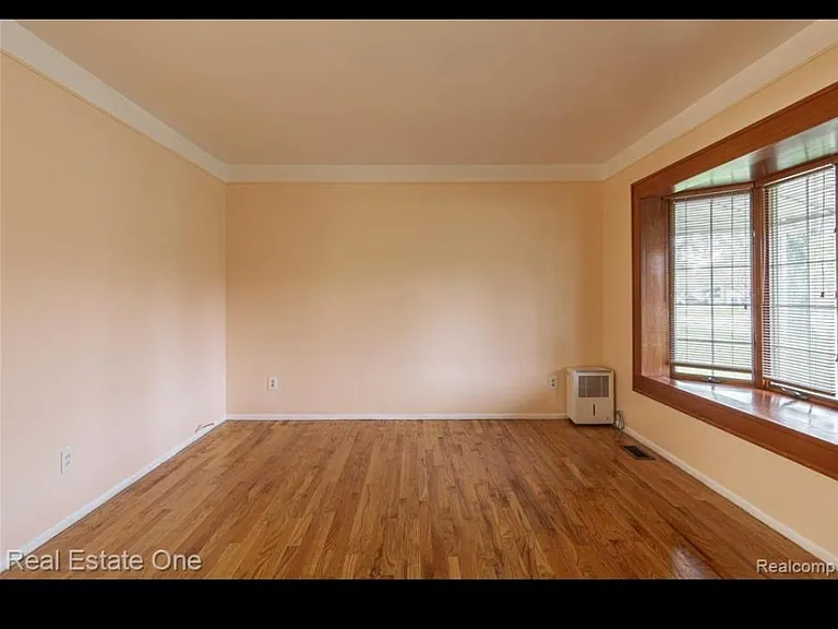 29735 Boewe Dr — Photo 3