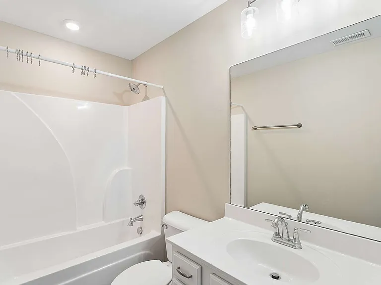 4113 Suntropic Ln — Photo 13