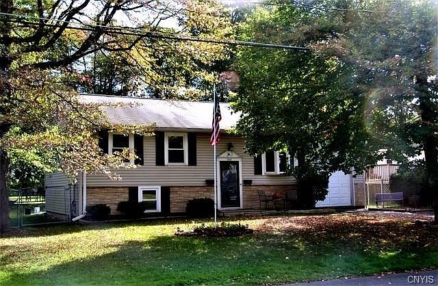 1st image of 102 Thorndike Ln