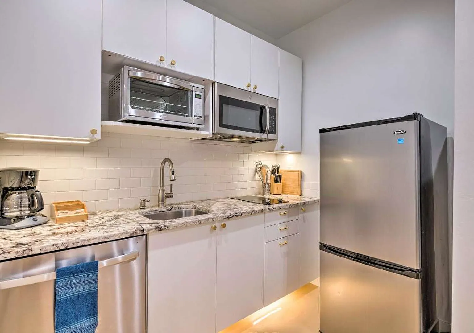 2324 S Green St — Photo 3