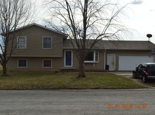 530 Edgewood Dr, White Hall, IL 62092