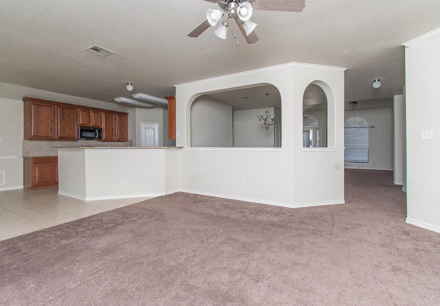3 bed, 2.0 bath, 2143 sqft, $1,700 — Photo 2
