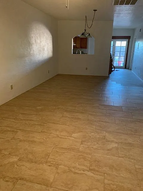 3 bed, 1200 sqft, $1,450 — Photo 3