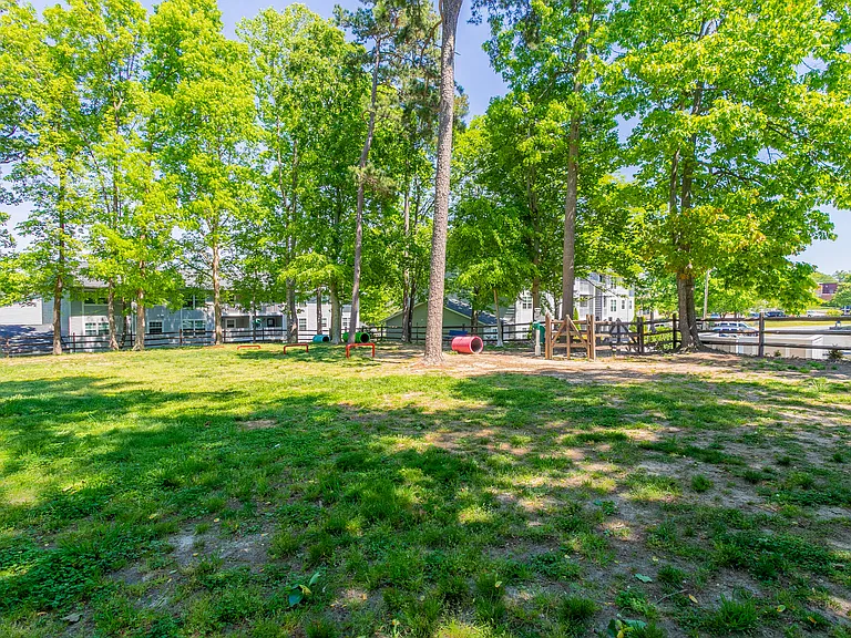 West Pointe — Photo 14