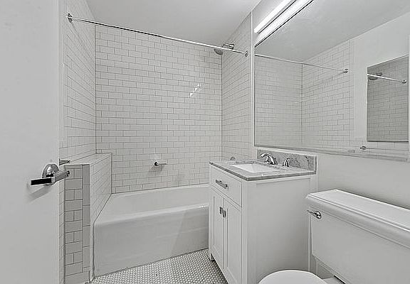 5th image of 15 Park Row APT 19J