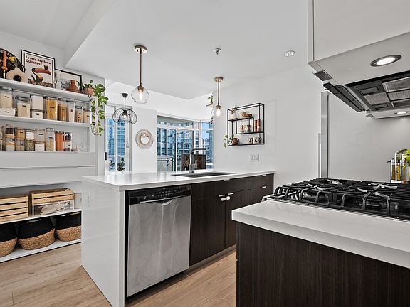 2nd image of 1775 Quebec St #503