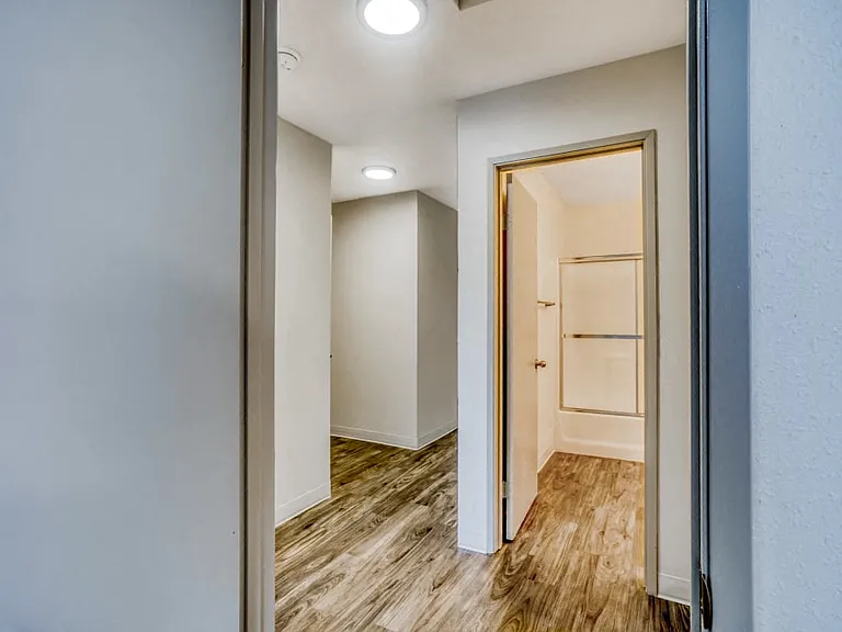 Woodspring Apt — Photo 19